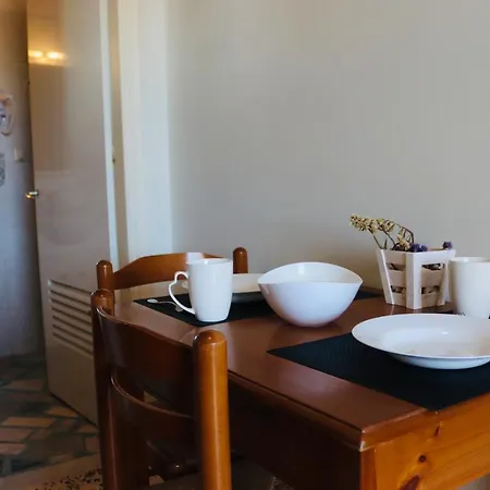Elves Studios& Apartment's Lägenhetshotell 3*