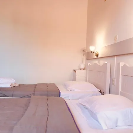 Elves Studios& Apartment's Aparthotel