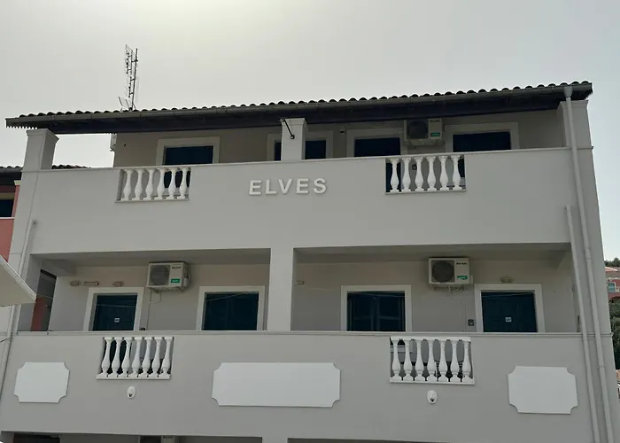 Elves Studios& Apartment's アパートホテル