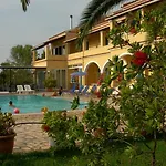 Elves Studios& Apartment's Апарт-отель Сидарион