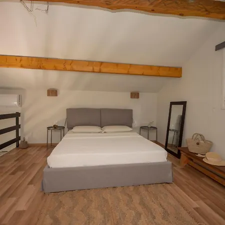 Ξενοδοχείο με διαμερίσματα Elves Studios& Apartment's 3*